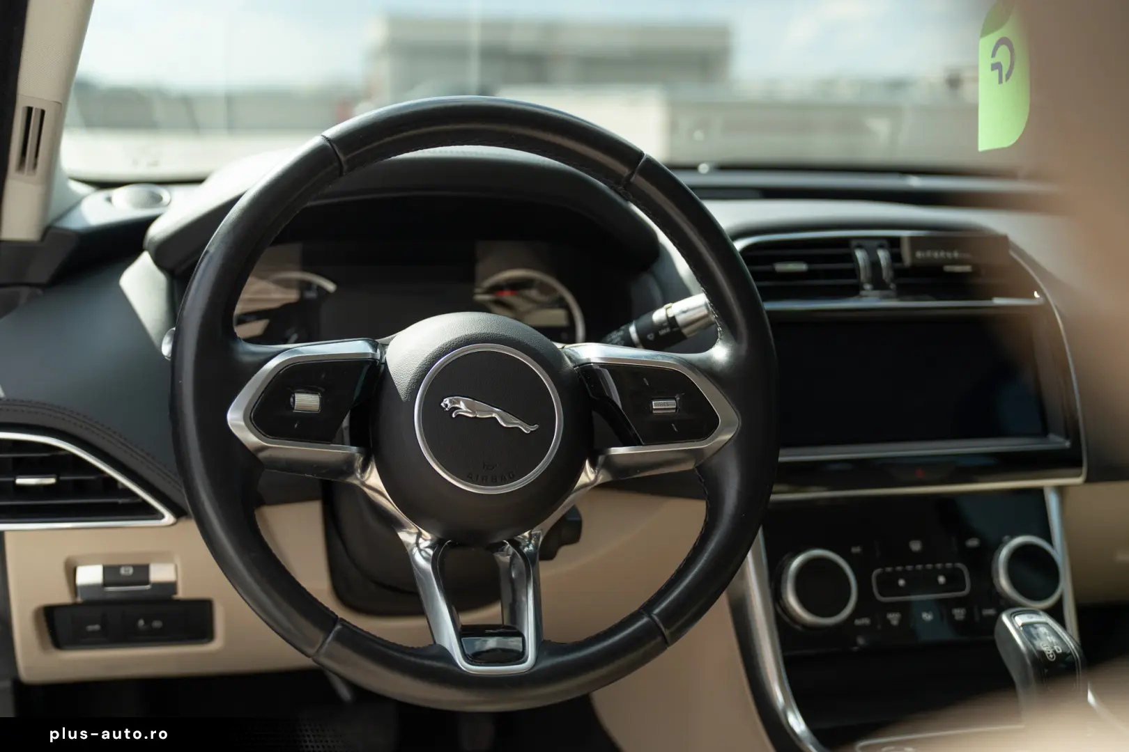 Jaguar XE - Aut - Benzina - 71k km - istoric full - garantie