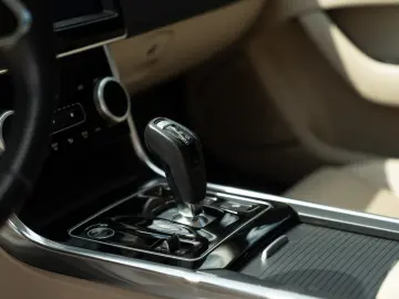 Jaguar XE - Aut - Benzina - 71k km - istoric full - garantie