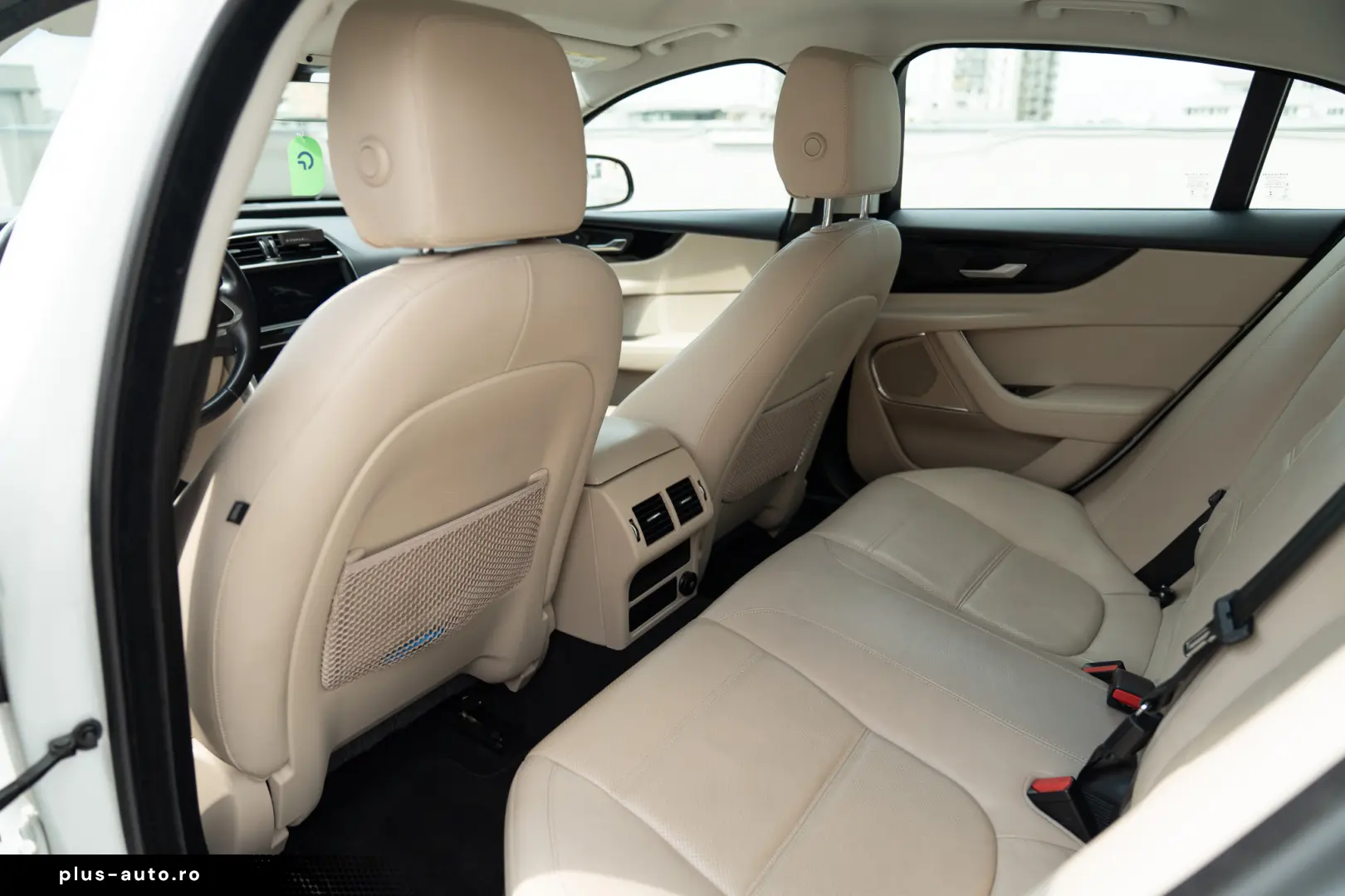 Jaguar XE - Aut - Benzina - 71k km - istoric full - garantie