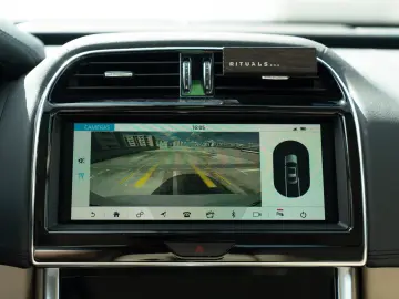 Jaguar XE - Aut - Benzina - 71k km - istoric full - garantie
