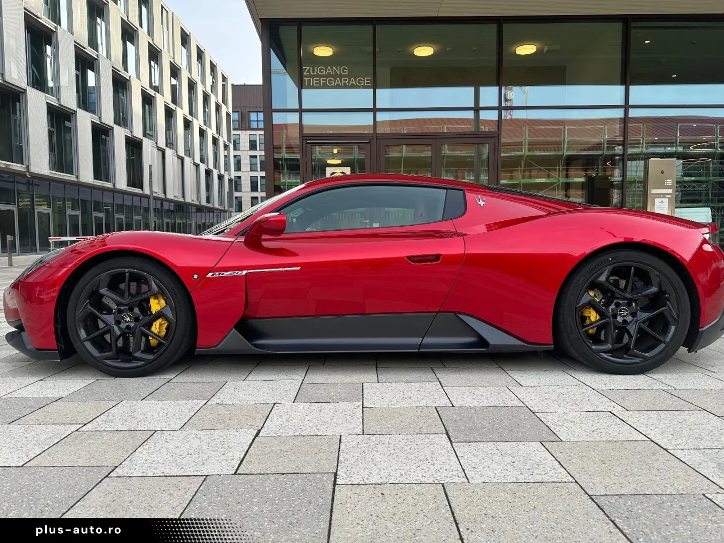 MASERATI MC20
