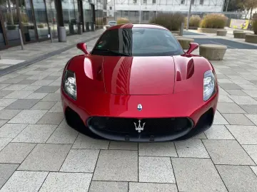 MASERATI MC20