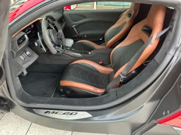 MASERATI MC20