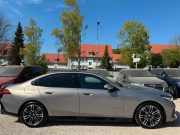 BMW 520d Lim. M-Sportpacket G60  Panorama Komfortzg.
