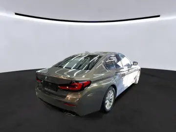 BMW 520 d xDrive H-UP AHK H&K LEDER ACC INDIVIDUAL