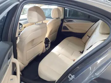 BMW 520 d xDrive H-UP AHK H&K LEDER ACC INDIVIDUAL
