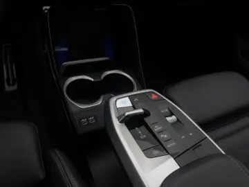 BMW iX1 xD30 M Sport HUD DAB AHK 360  CockpitPro 18