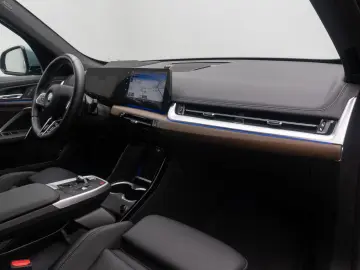 BMW iX1 xD30 M Sport HUD DAB AHK 360  CockpitPro 18