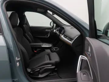 BMW iX1 xD30 M Sport HUD DAB AHK 360  CockpitPro 18