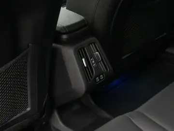 BMW iX1 xD30 M Sport HUD DAB AHK 360  CockpitPro 18