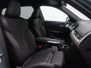 BMW iX1 xD30 M Sport HUD DAB AHK 360  CockpitPro 18