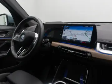 BMW iX1 xD30 M Sport HUD DAB AHK 360  CockpitPro 18