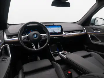 BMW iX1 xD30 M Sport HUD DAB AHK 360  CockpitPro 18