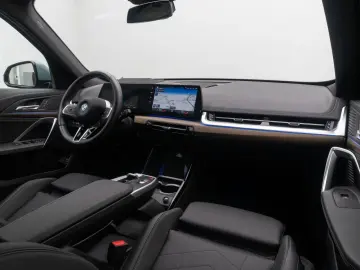 BMW iX1 xD30 M Sport HUD DAB AHK 360  CockpitPro 18