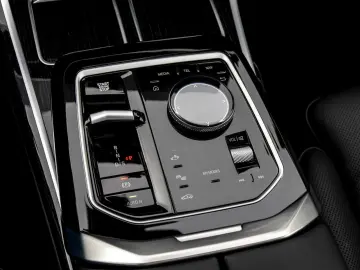 BMW 740d xDrive M SPORT HuD DA PROF 360  STANDHZG SK