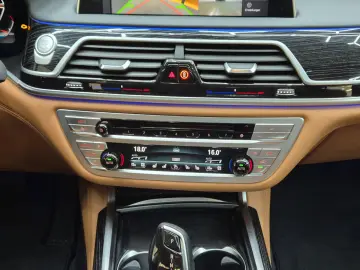 BMW 740 d xDr LUFT LASER PROF HEAD STNDHZ H&K ACC MF