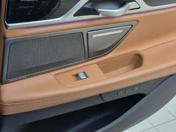 BMW 740 d xDr LUFT LASER PROF HEAD STNDHZ H&K ACC MF