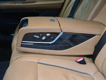 BMW 740 d xDr LUFT LASER PROF HEAD STNDHZ H&K ACC MF