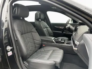 BMW 750e xDrive LiCoPro PA  DAB DA IconicGlow DAB