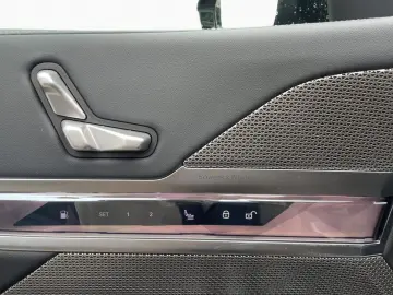 BMW 750e xDrive LiCoPro PA  DAB DA IconicGlow DAB