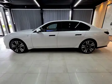 BMW 740 d xDrive M Sport PRO CINEMA EXECUTIVE-LOUNGE