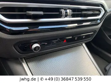 BMW 320 d xDrive M Sport 360 DrivingProf 19  HeadUp
