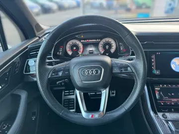 AUDI Q7 S line 55TFSI COMP PLUS AHK MATRIX 7SITZER