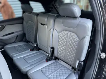 AUDI Q7 S line 55TFSI COMP PLUS AHK MATRIX 7SITZER