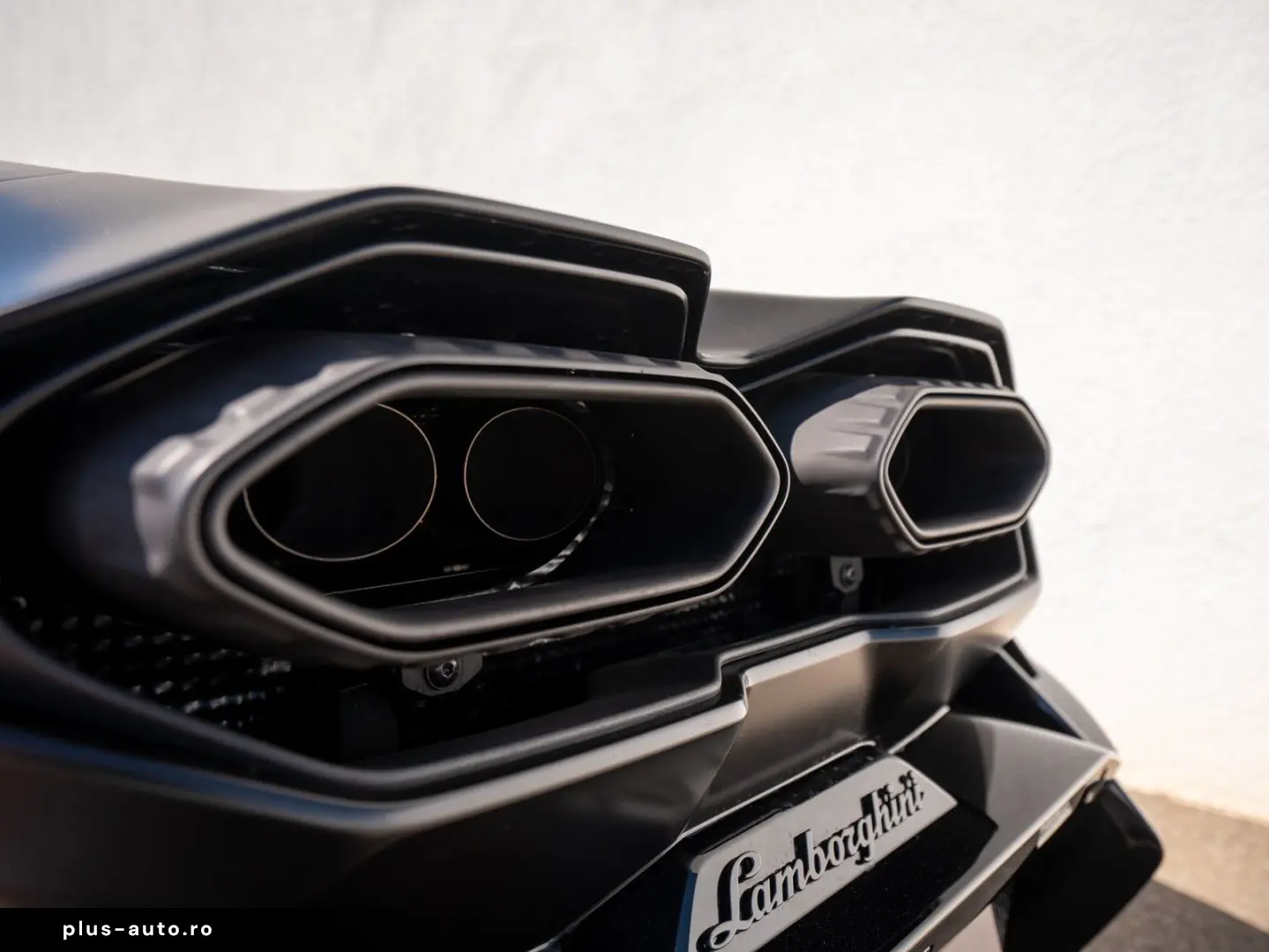 LAMBORGHINI Revuelto V12 SPORTSEAT CORSA-TEX PASSENGER-DISPL