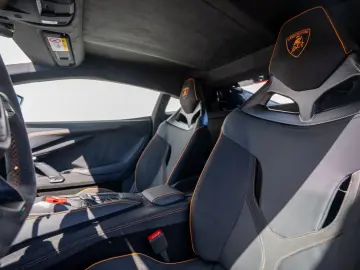 LAMBORGHINI Revuelto V12 SPORTSEAT CORSA-TEX PASSENGER-DISPL