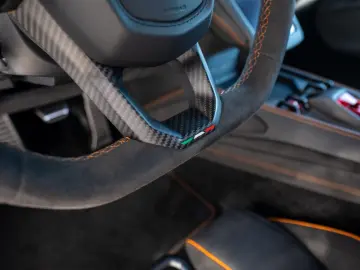 LAMBORGHINI Revuelto V12 SPORTSEAT CORSA-TEX PASSENGER-DISPL