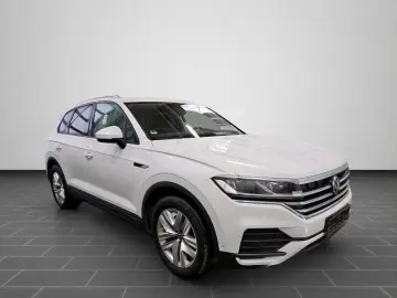 VW Touareg 3.0 TDI 4Motion AHK RFK Luftfederung NAV
