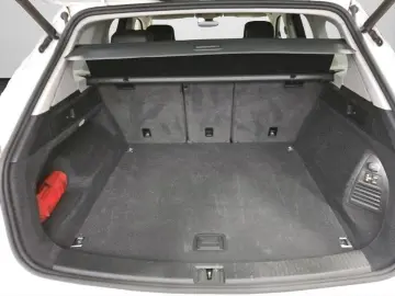VW Touareg 3.0 TDI 4Motion AHK RFK Luftfederung NAV