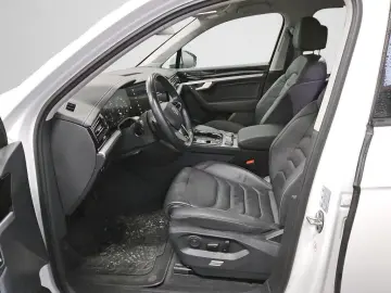 VW Touareg 3.0 TDI 4Motion AHK RFK Luftfederung NAV