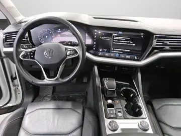 VW Touareg 3.0 TDI 4Motion AHK RFK Luftfederung NAV