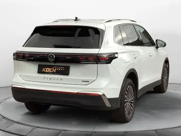 VW Tiguan 2.0TDI Elegance 4M DSG Pano AHK Navi LED