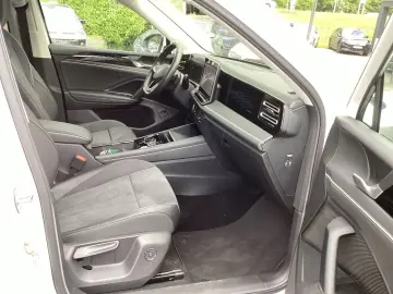VW Tiguan 2.0TDI Elegance 4M DSG Pano AHK Navi LED
