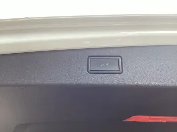 VW Tiguan 2.0TDI Elegance 4M DSG Pano AHK Navi LED