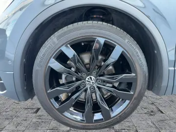 VW Tiguan 2.0 TSI DSG 4M R-LINE MATRIX PANO NAV ACC