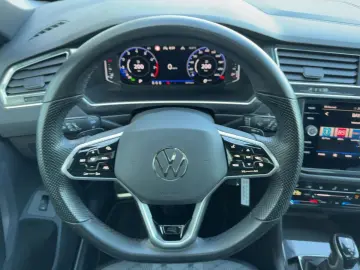 VW Tiguan 2.0 TSI DSG 4M R-LINE MATRIX PANO NAV ACC