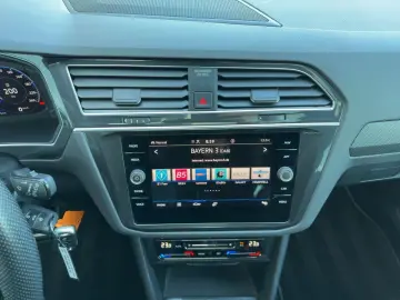 VW Tiguan 2.0 TSI DSG 4M R-LINE MATRIX PANO NAV ACC