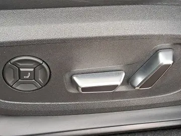 AUDI Q6 e-tron edition one blue quattro AHK PANO B&O