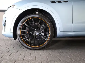 MASERATI Levante 3.0 V6 MC FTributo 360  ACC HK R21