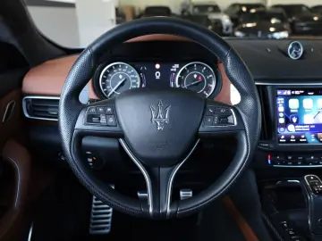 MASERATI Levante 3.0 V6 MC FTributo 360  ACC HK R21