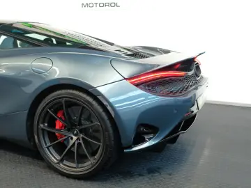 MCLAREN 750S Coupé Performance CARBON LIFT RACING SE B&W