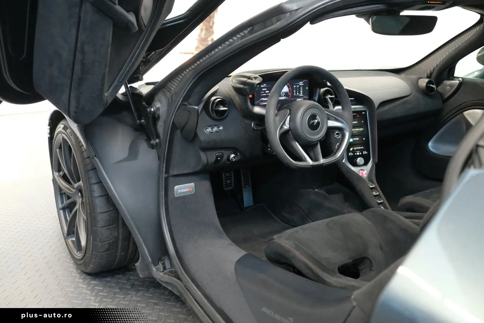 MCLAREN 750S Coupé Performance CARBON LIFT RACING SE B&W