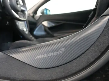 MCLAREN 750S Coupé Performance CARBON LIFT RACING SE B&W