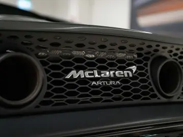 MCLAREN Artura Coupé I Interior CF I Performance I Lift