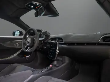 MCLAREN Artura Coupé I Interior CF I Performance I Lift