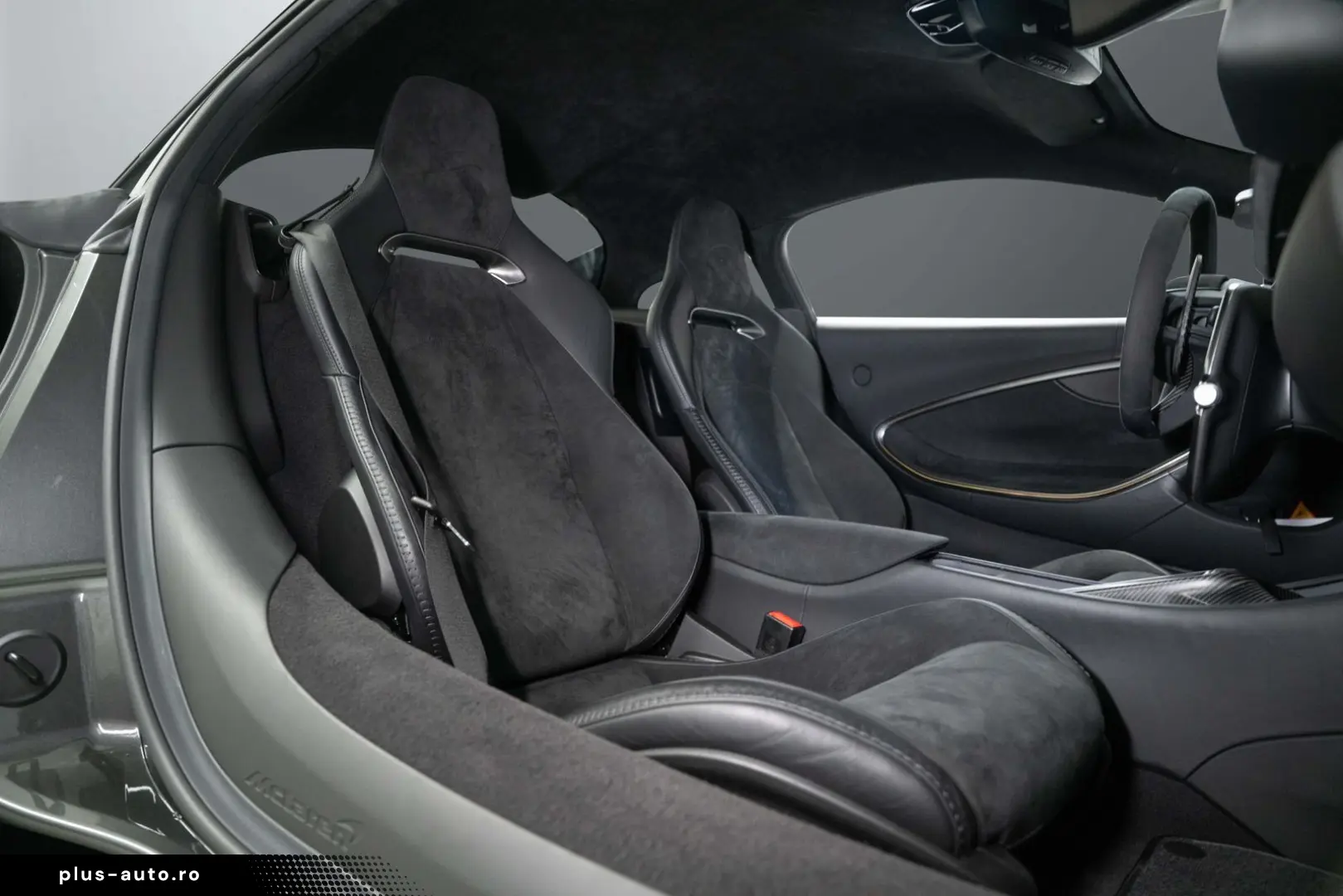 MCLAREN Artura Coupé I Interior CF I Performance I Lift
